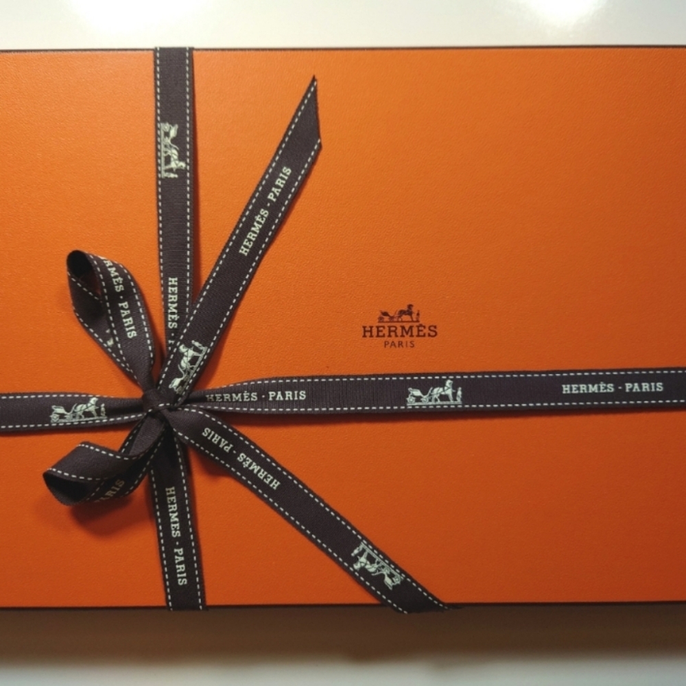 HERMES Authentic Iconic Orange Rectangle Scarf Gift Box with Ribbon New - Picture 2 of 8